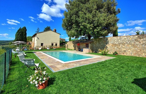 San Gimignano Apartment | Lovely apartment for 10 people with WIFI, pool, A/C and panoramic view, close to San Gimignano