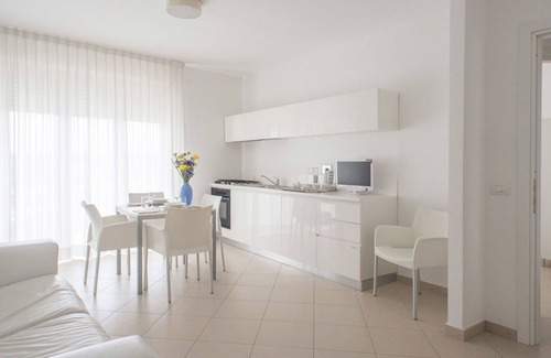 Marina di Vasto Apartment | Lovely apartment for 5 people with pool, WIFI, A/C, TV, patio and pets allowed