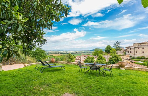 Stigliano Apartment | Lovely apartment for 4 people with WIFI, TV, patio, pets allowed and panoramic view