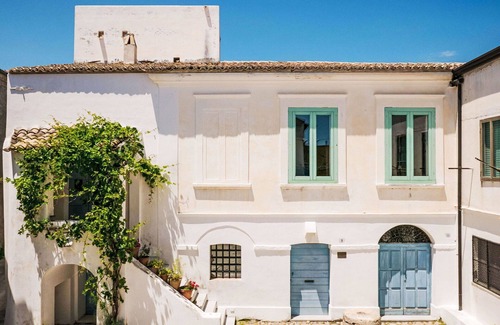 Strongoli Apartment | Lovely apartment for 7 guests with WIFI, patio and pets allowed