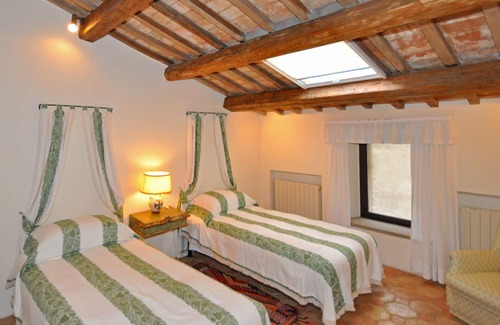 Umbertide Apartment | Lovely apartment for 4 people with WIFI, A/C, pool, TV, panoramic view and parking