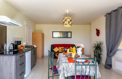 Plougonvelin Apartment | Lovely apartment for 2 people with WIFI, TV, patio and pets allowed