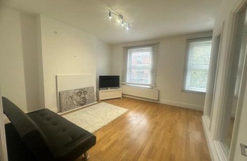 Deptford Apartment | Lovely Apartment Great Location!