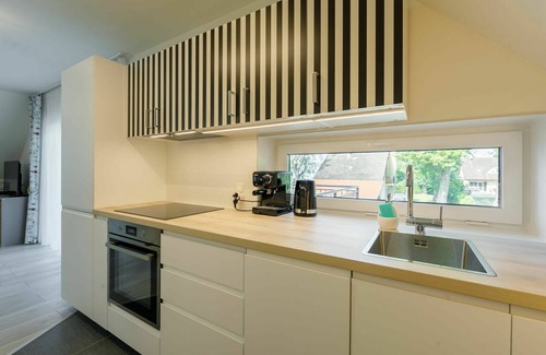 Balatonszarszo Apartment | Lovely apartment for 7 guests with WIFI, A/C, TV and terrace