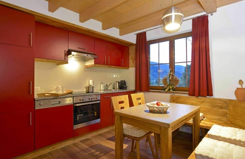Bodensdorf House | Lovely apartment in villa for 6 people with WIFI, TV, terrace and parking