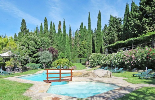Roccastrada Villa | Lovely apartment in villa for 4 people with pool, WIFI, TV, patio and pets allowed