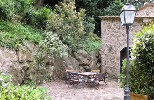 Roccastrada Villa | Lovely apartment in villa for 4 people with pool, WIFI, TV, patio and pets allowed