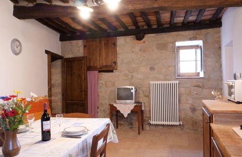 Roccastrada Villa | Lovely apartment in villa for 3 guests with WIFI, TV and patio