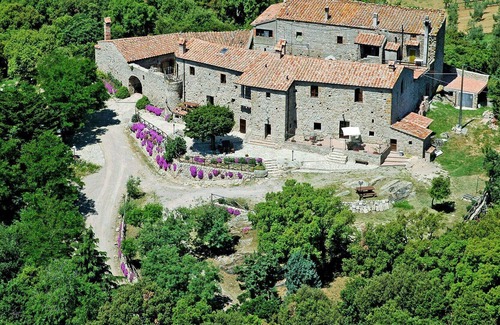 Roccastrada Villa | Lovely apartment in villa for 6 guests with pool, WIFI, TV, patio and parking