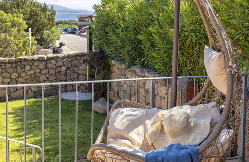 Capriccioli House | Lovely apartment in villa for 5 guests with WIFI, A/C, TV, patio and pets allowed