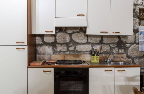Bagnoregio Villa | Lovely apartment in villa for 8 people with WIFI, pool, TV, patio and pets allowed