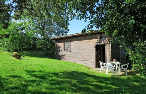 Bagnoregio Villa | Lovely apartment in villa for 8 people with WIFI, pool, TV, patio and pets allowed