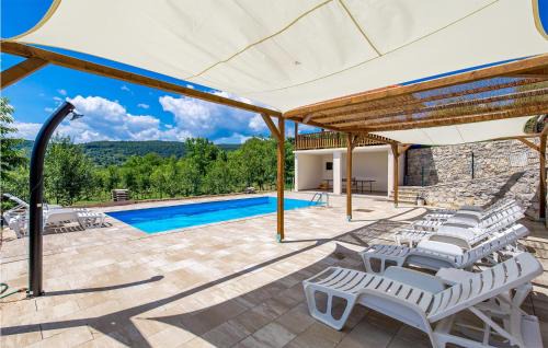 Rakovica Apartment | Lovely Apartment In Rakovica With Wifi