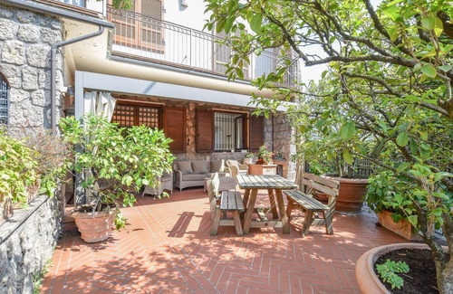 Rogno Apartment | Lovely apartment in Rogno with WiFi