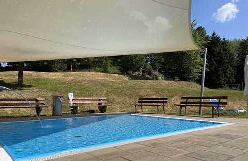 Bad Emstal House | Lovely apartment in villa for 5 people with WIFI, pool, TV, terrace and pets allowed