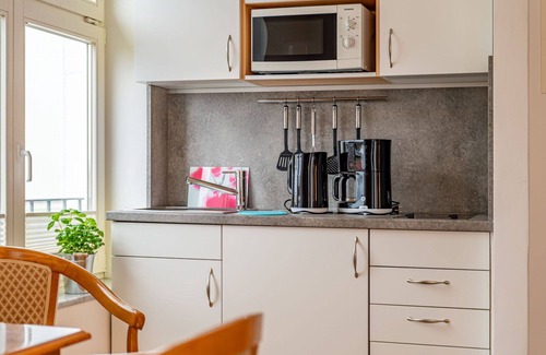 Sellin Villa | Lovely apartment in villa for 2 guests with WIFI, TV, terrace and pets allowed