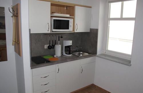Sellin Villa | Lovely apartment in villa for 2 guests with WIFI, TV, terrace and pets allowed