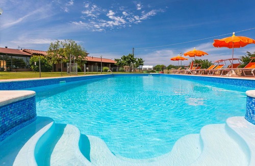 Puntone House | Lovely apartment in villa for 4 guests with A/C, pool, WIFI, TV, terrace and pets allowed