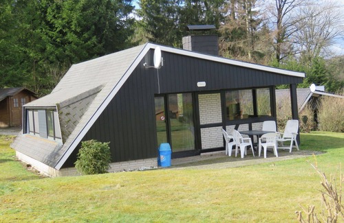 Gerolstein House | Lovely apartment in villa for 6 people with pool, TV, terrace, pets allowed and parking
