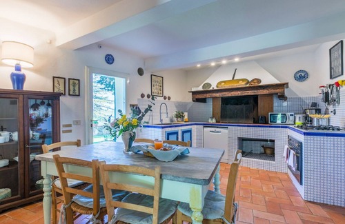 Torsoli Villa | Lovely apartment in villa for 10 guests with WIFI, private pool, TV, terrace and pets allowed