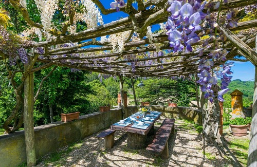 Torsoli Villa | Lovely apartment in villa for 10 guests with WIFI, private pool, TV, terrace and pets allowed