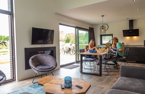 Belfeld House | Lovely apartment in villa for 6 people with WIFI, pool, TV and terrace
