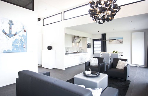 Belfeld House | Lovely apartment in villa for 6 people with WIFI, pool, TV and terrace
