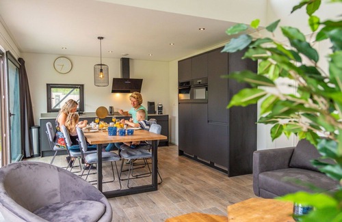 Belfeld House | Lovely apartment in villa for 6 people with WIFI, pool, TV and terrace