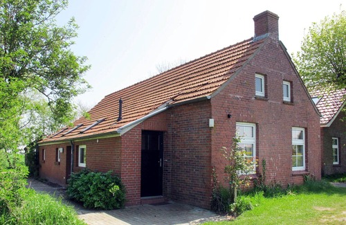Bunde House | Lovely apartment in villa for 6 people with WIFI, TV, terrace and pets allowed