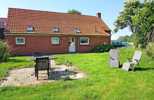 Bunde House | Lovely apartment in villa for 6 people with WIFI, TV, terrace and pets allowed