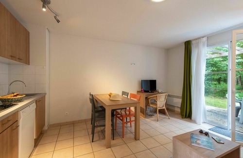 Saumur House | Lovely apartment in villa for 4 guests with internet, pool, TV, terrace and pets allowed