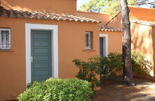 Pineto House | Lovely apartment in villa for 6 guests with A/C, pool, WIFI, TV, terrace and pets allowed