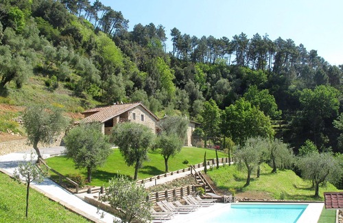 San Martino in Freddana Villa | Lovely apartment in villa for 12 guests with A/C, WIFI, private pool, TV, terrace and pets allowed