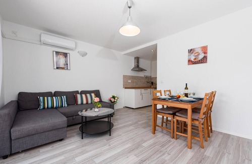 Crno Apartment | Lovely apartment in Zadar with WiFi