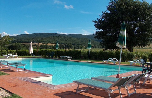 Casole d'Elsa House | Lovely apartment in villa for 6 people with pool, WIFI, TV, patio and panoramic view