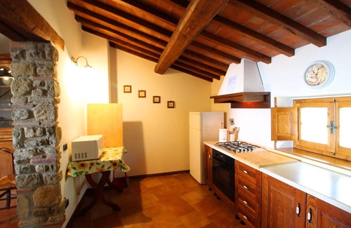 Castiglion Fibocchi Apartment | Lovely apartment for 7 guests with WIFI, pool, TV, pets allowed and parking
