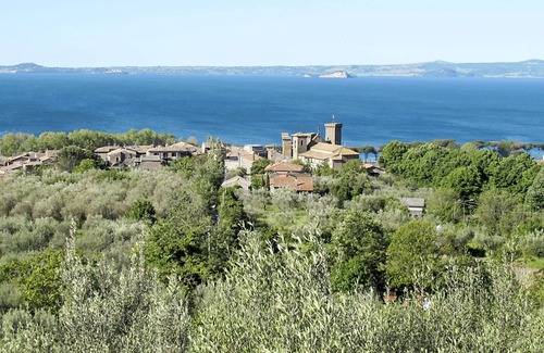 Bolsena Villa | Lovely apartment in villa for 6 guests with WIFI, pool, TV, terrace and parking