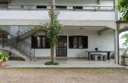 Bolsena Villa | Lovely apartment in villa for 6 guests with WIFI, pool, TV and terrace