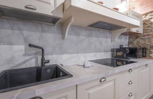 Monteriggioni Apartment | Lovely apartment for 4 people with WIFI, pool, A/C, TV and pets allowed, close to Siena