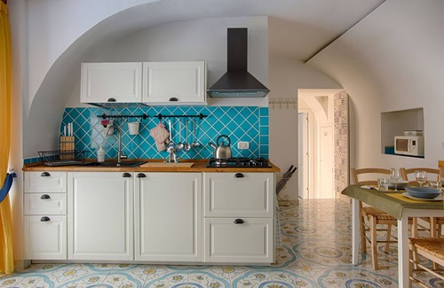 Vittorio Emanuele Apartment | Lovely apartment near via dei Mille - Chiaia area