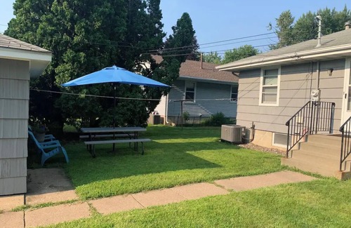 Diamond Lake Apartment | Lovely apartment on Duplex House in Minneapolis Near Airport & MOA