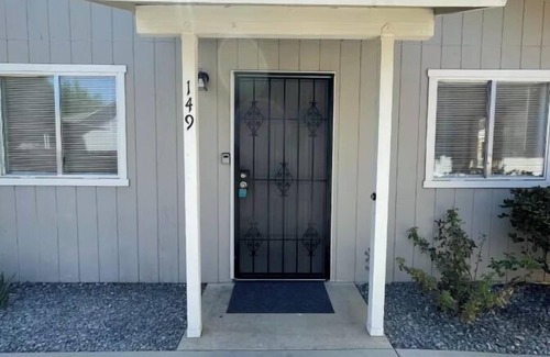 Coalinga House | Lovely Apartment unit near central Coalinga
