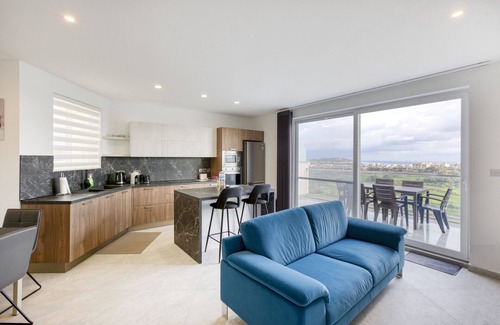 Xaghra Apartment | Lovely Apt with beautiful view with communal pool