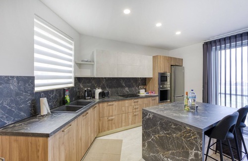 Xaghra Apartment | Lovely Apt with beautiful view with communal pool