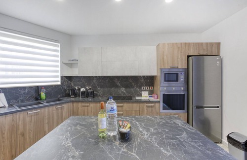 Xaghra Apartment | Lovely Apt with beautiful view with communal pool