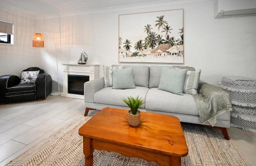 Buddina House | Lovely Beach House -Amazing Location, Pets - ZB9