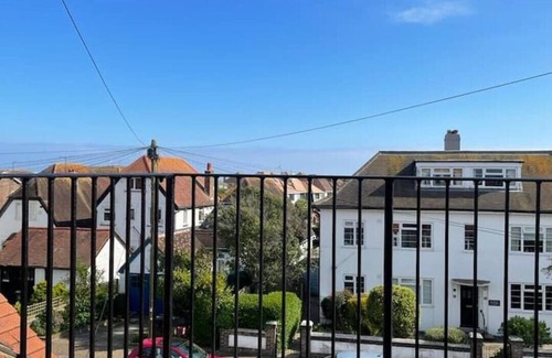 Worthing Apartment | Lovely bijou loft apt, one road back from the sea