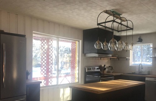 Saint-Hippolyte Cottage | Lovely Cabin close to St- Sauveur