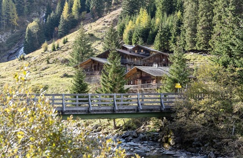 Tauer Ski Chalet | Lovely Chalet in Matrei in Osttirol with Mountain View