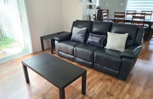 Farnham House | Lovely chalet with SPA